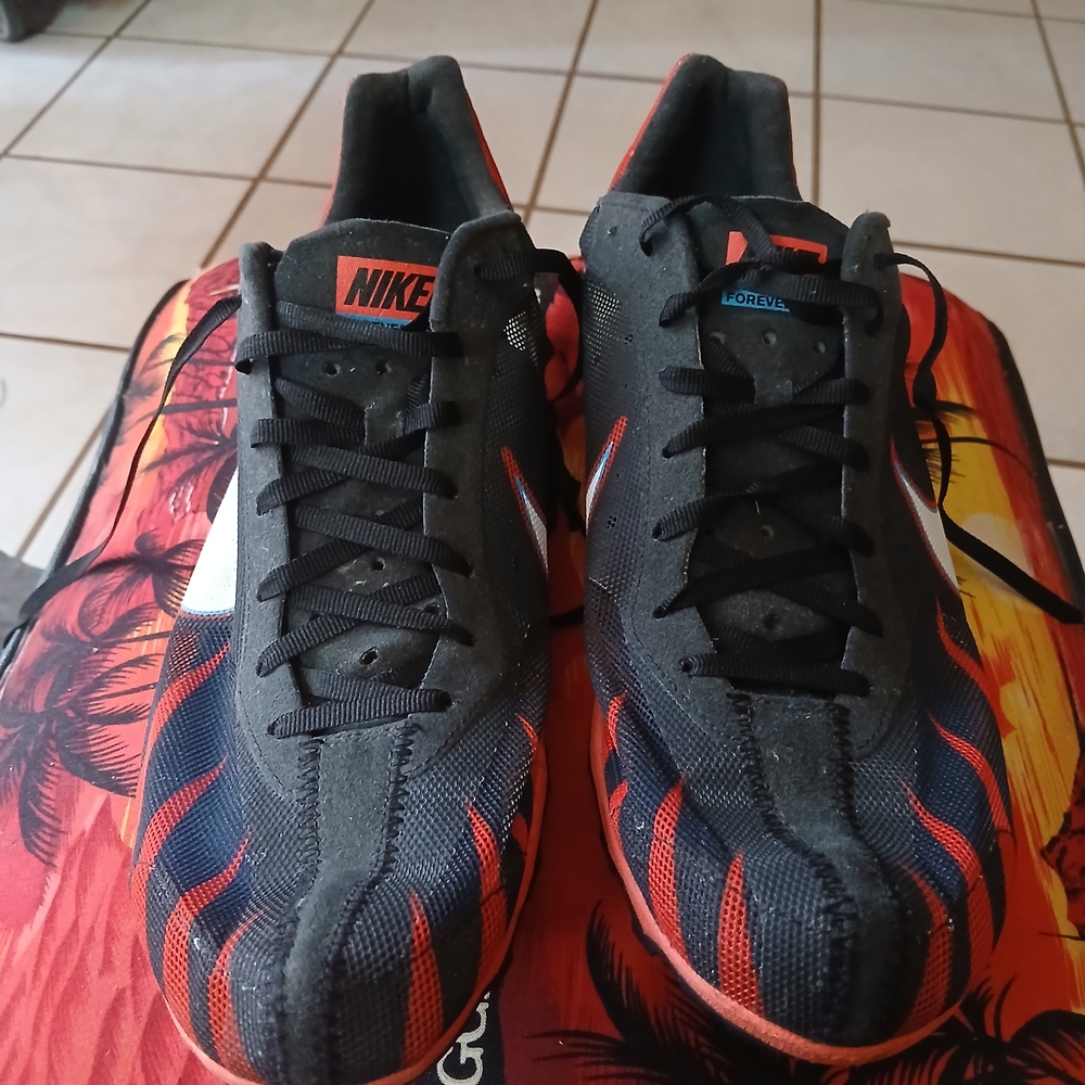 Nike Men's Black and Red Athletic Shoes